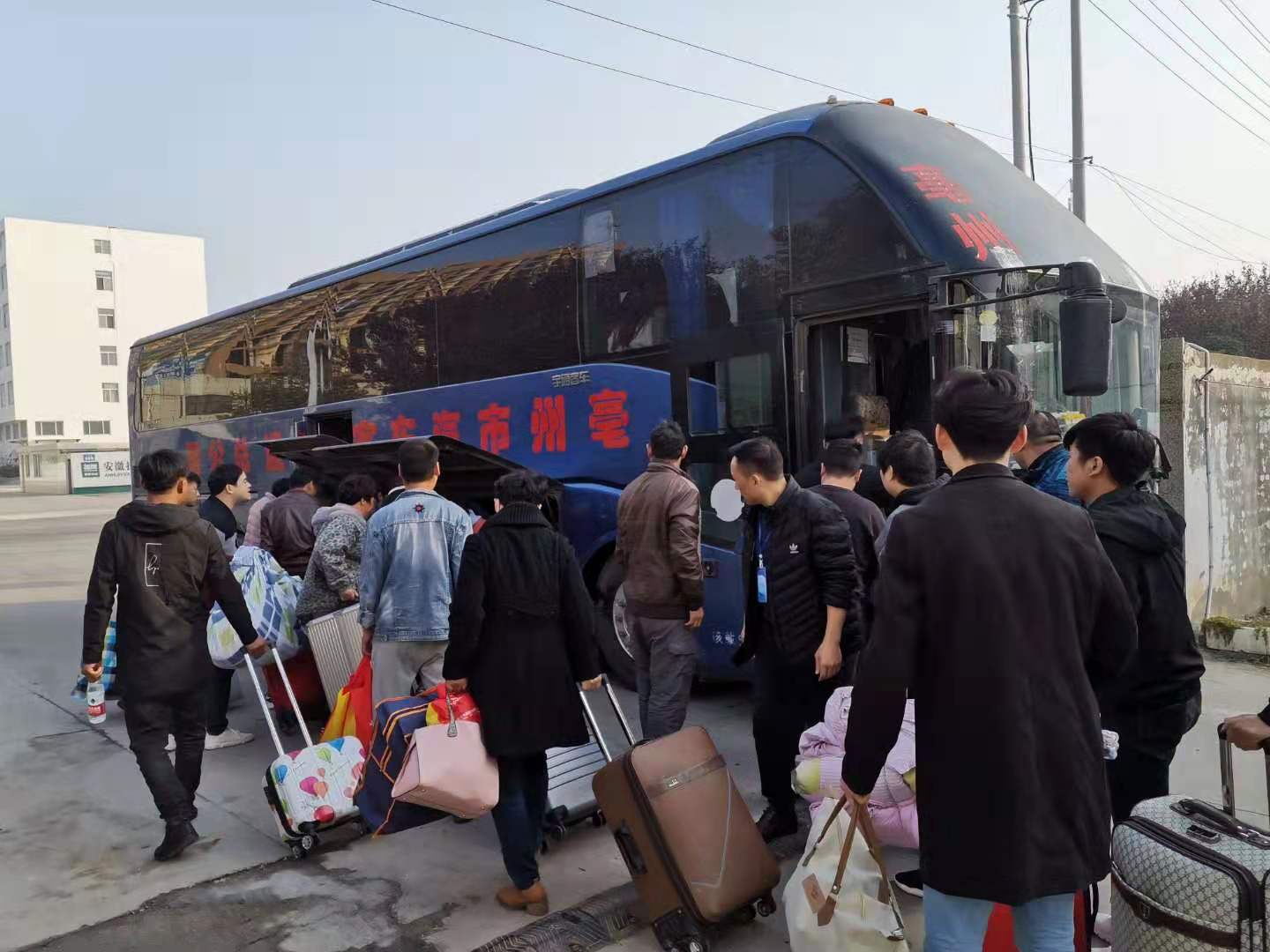 亳州工人參加杭州2019年11月11日電商節裝卸